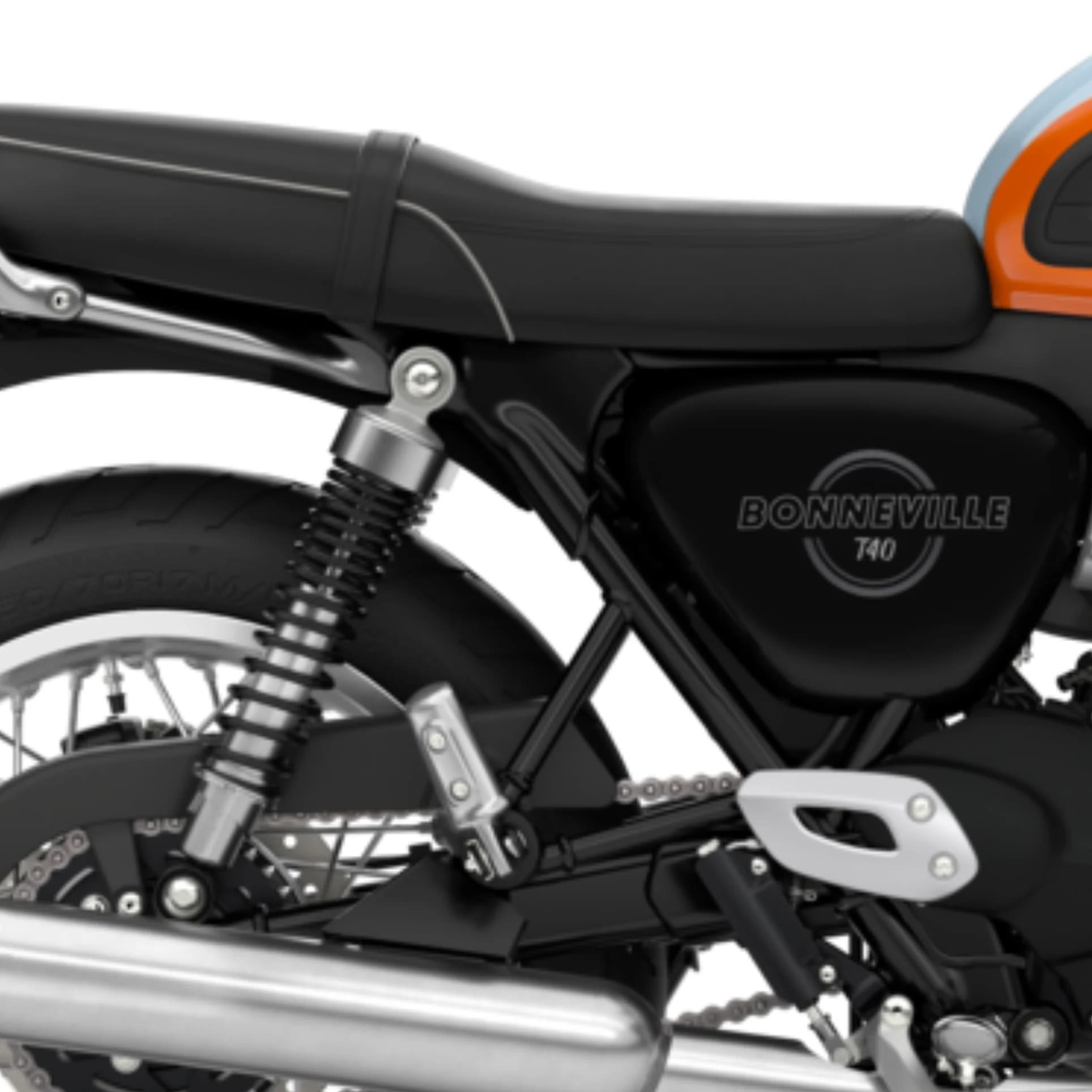 Avec une hauteur de selle de seulement 790 mm et un poids réduit de 191 kg avec pleins, la Bonneville T40 propose une taille accessible pour les motards de tous niveaux. Grâce à une hauteur de selle réduite, une faible largeur et une ergonomie neutre, la T40 est une moto facile et rassurante, ainsi qu’un point d’entrée parfait pour la famille Bonneville. Une selle basse en option, en finition noire ou marron, réduit encore la hauteur de la selle de 20 mm pour la porter à 770 mm.