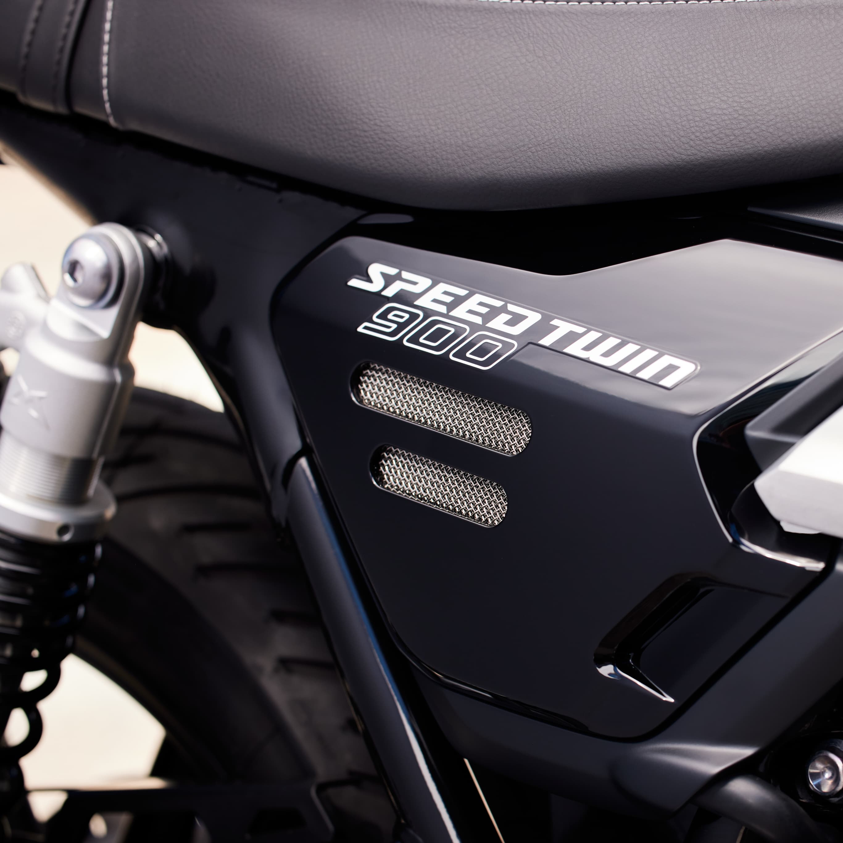 La nouvelle Speed Twin 900 allie le style britannique classique au minimalisme moderne.