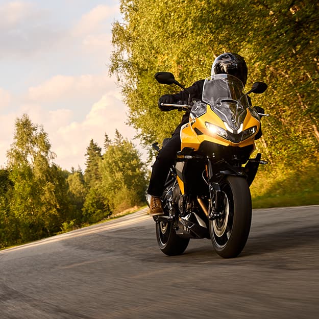 With a lightweight 214 kg chassis and fully adjustable Showa suspension, the Tiger Sport 800 offers agile and responsive handling, no matter the road.