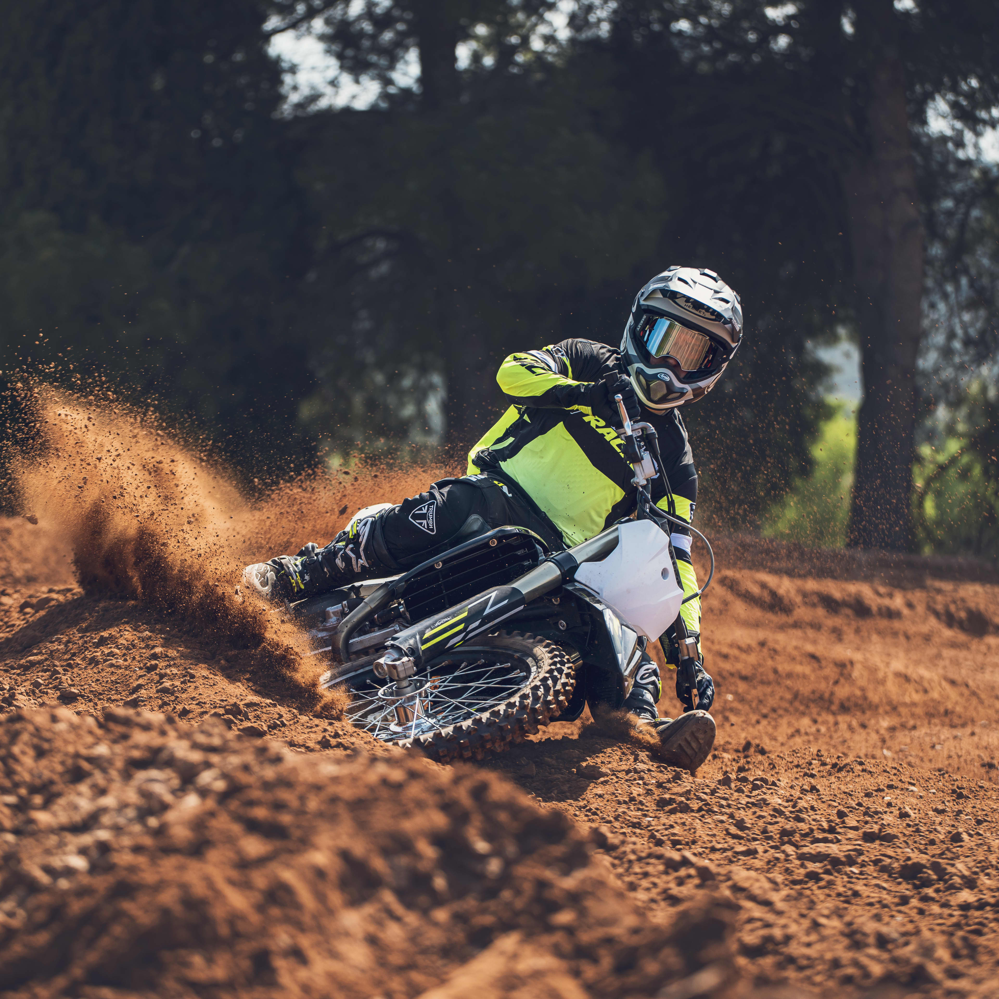 Lightweight, competition-grade hardware delivers total stopping control.