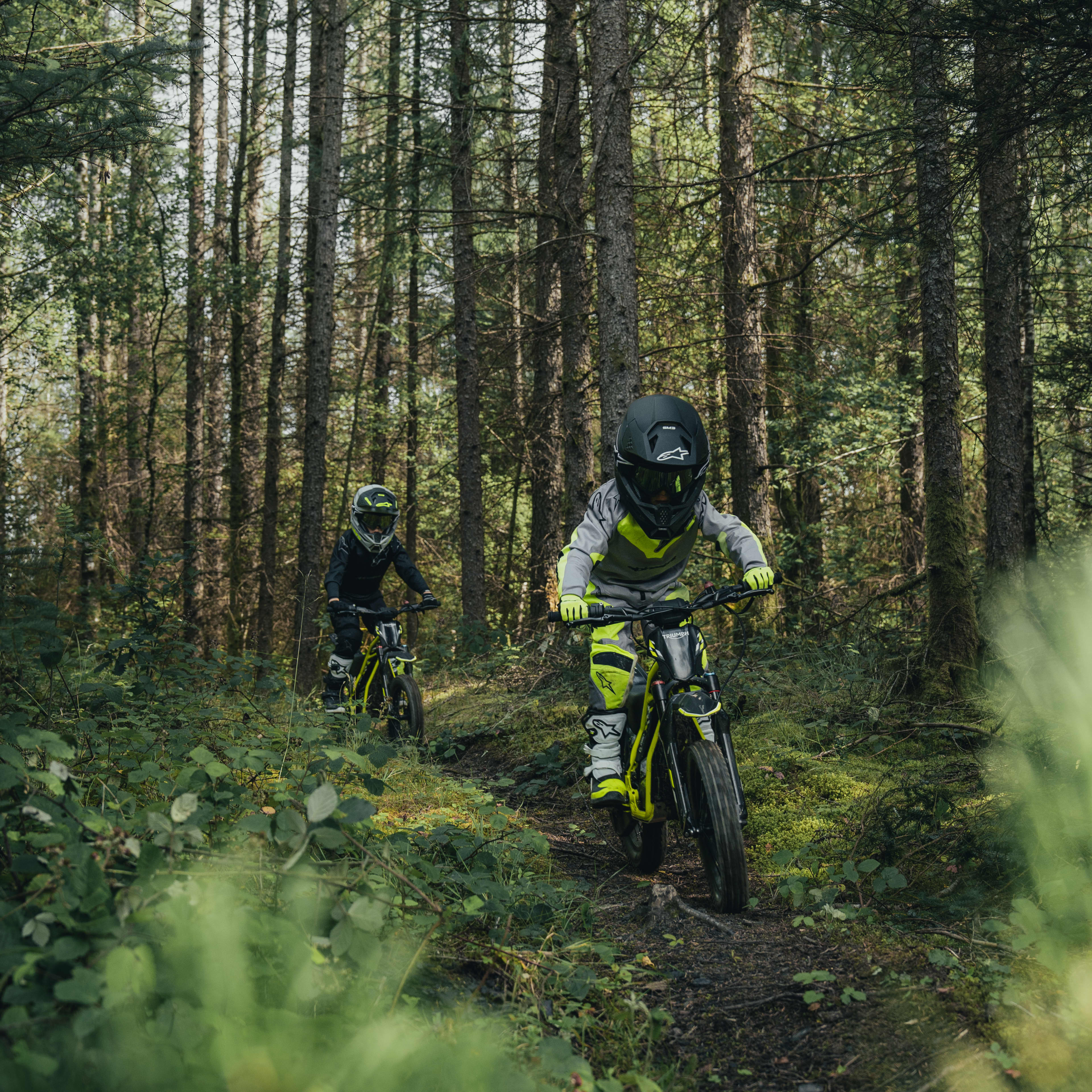 Front and rear suspension setup, strong brakes, and balanced geometry make the TXP-16 feel secure under young riders while encouraging skill progression and off-road fun.