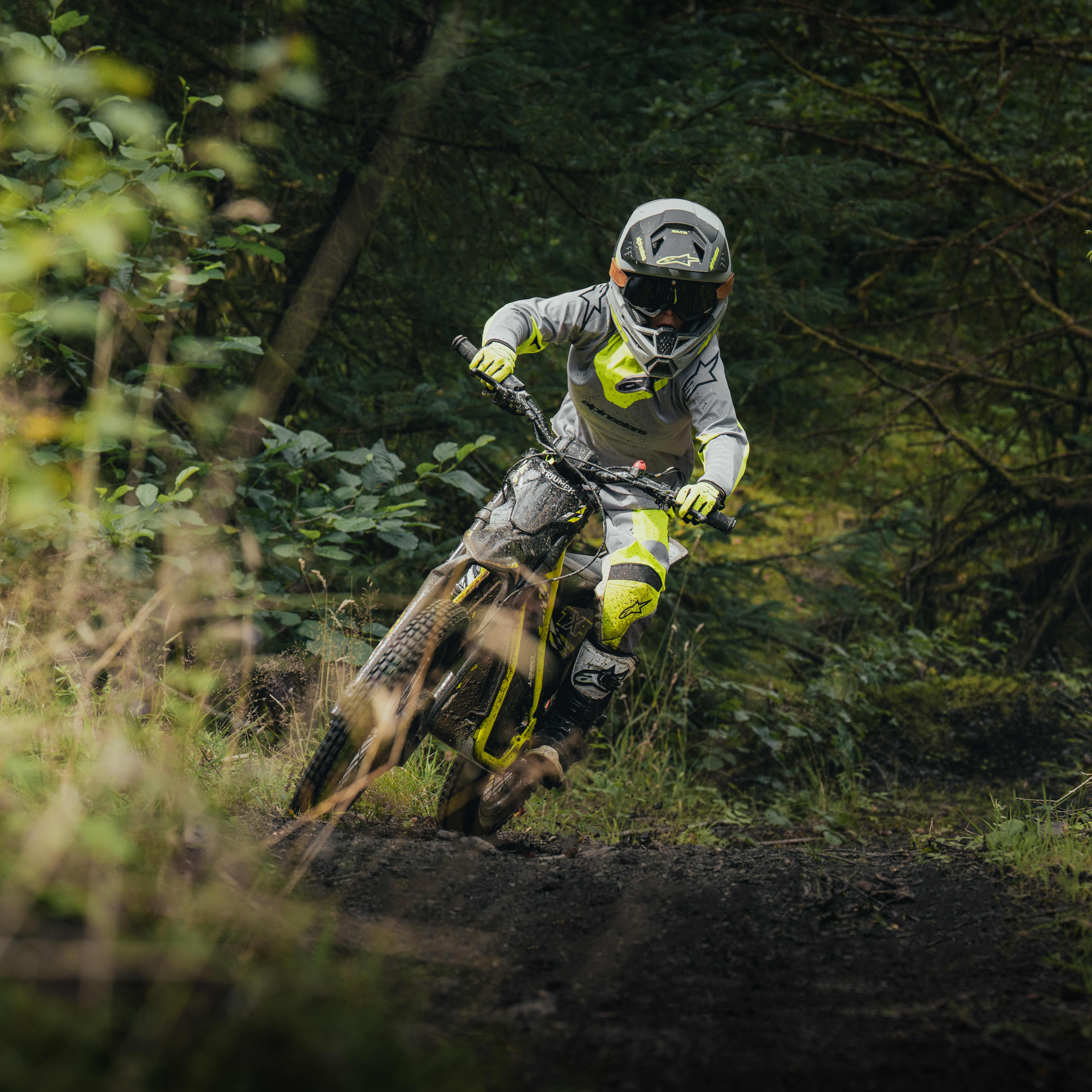 Designed for riders aged 7–10, the TXP-20 offers increased power, more torque, and upgraded geometry for trail exploration and junior trials competition use.