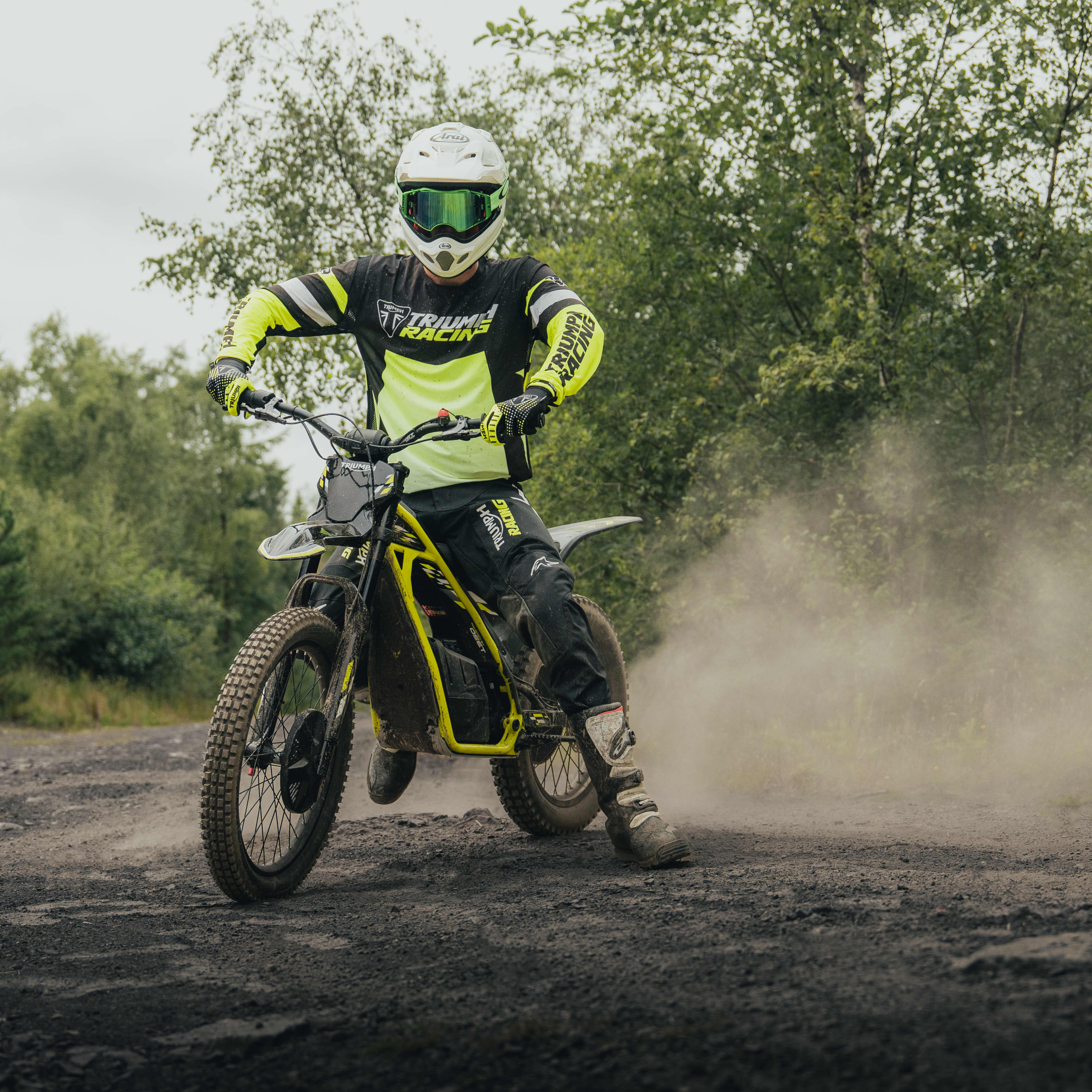 Sized for riders aged 10+, the TXP-24 supports confident control and comfort over longer sessions, trails, and mixed terrain.