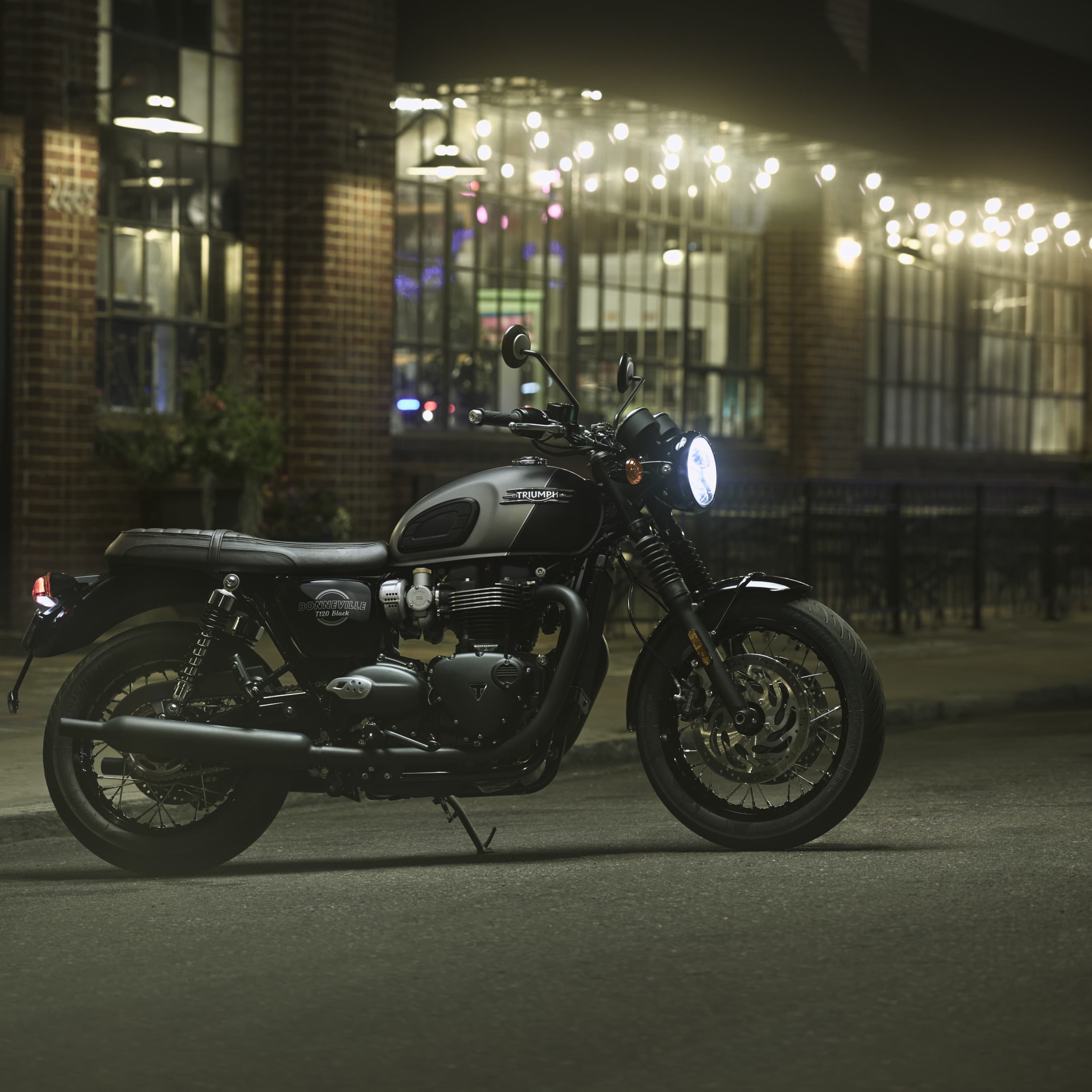 Bonneville beauty, blacked-out 