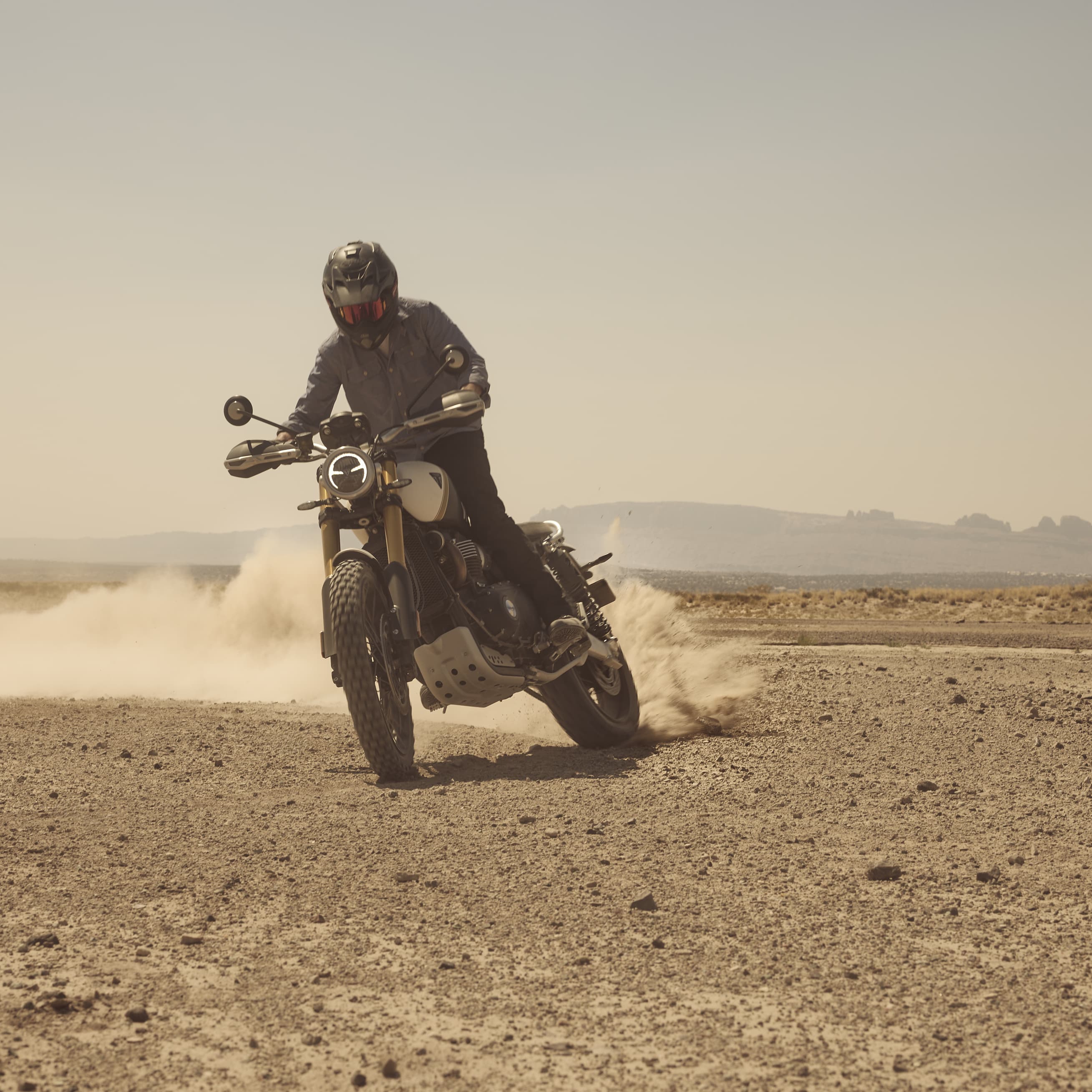 Authentische Scrambler-Ausstrahlung mit imposanter Präsenz und hochwertiger Verarbeitung bis ins Detail.