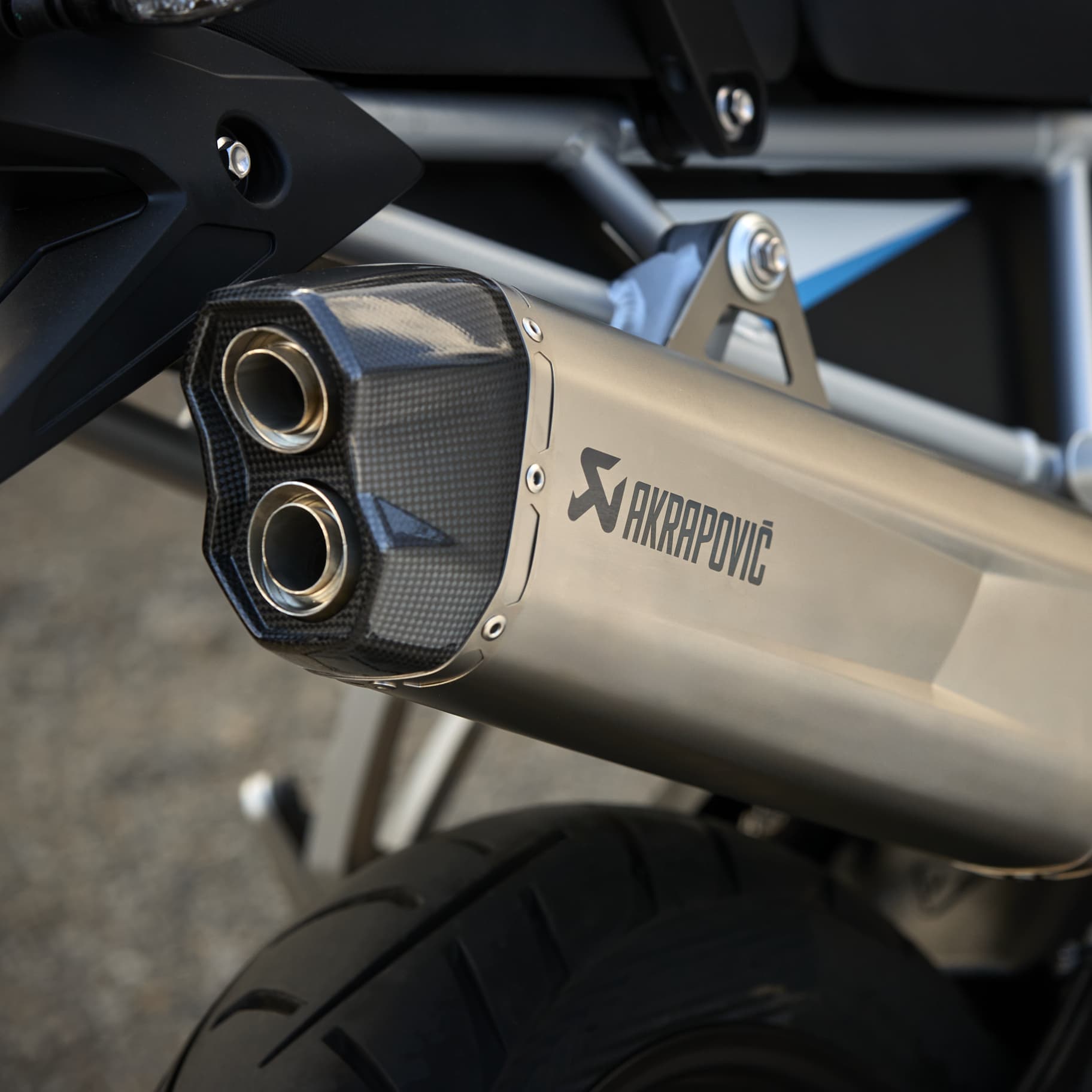 De 900 cc T-Plane Triple is de ultieme middenklasse adventure-motorfiets met een toonaangevende 108 pk.