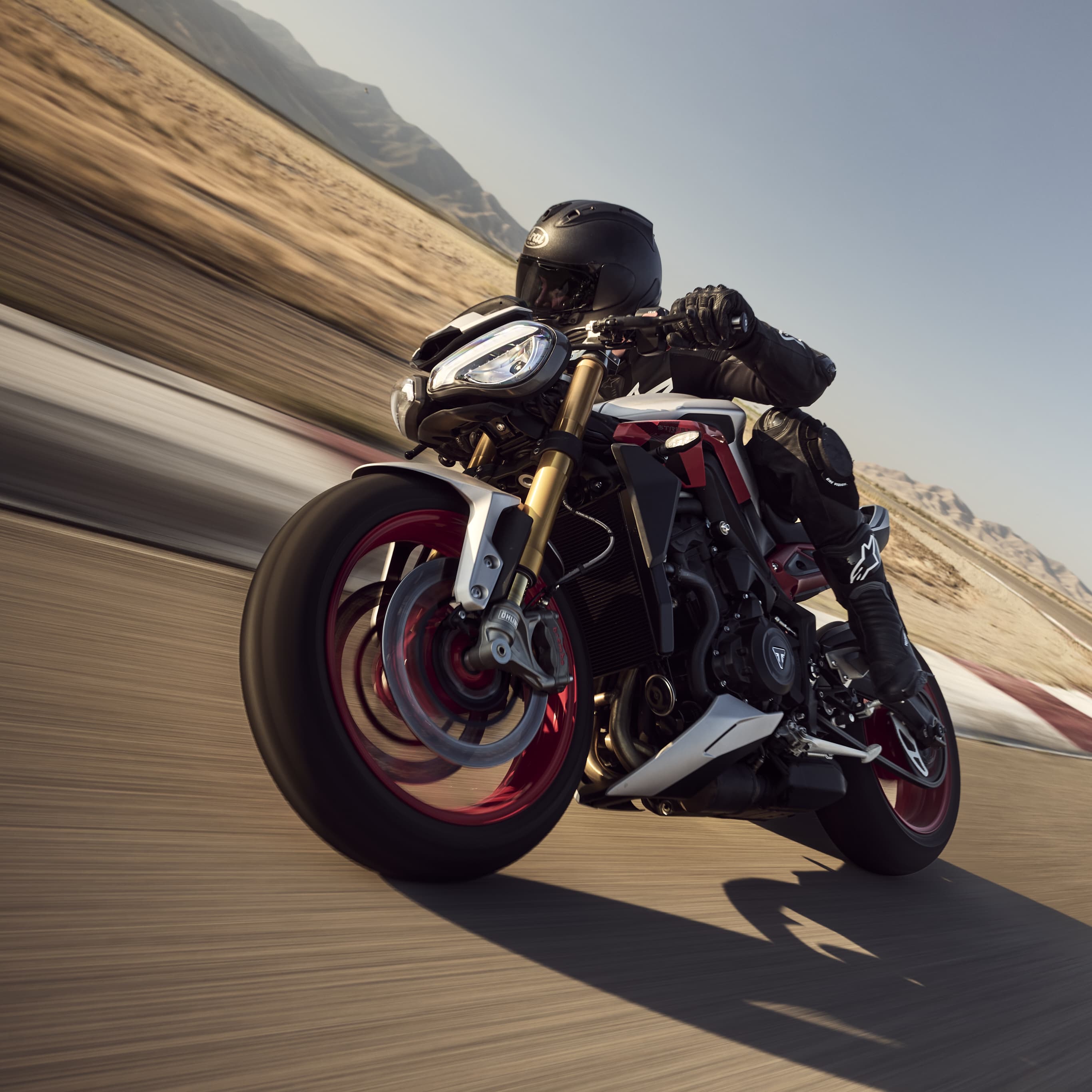 Präzises Handling und eine sportliche Ergonomie – für maximale Performance auf der Rennstrecke.