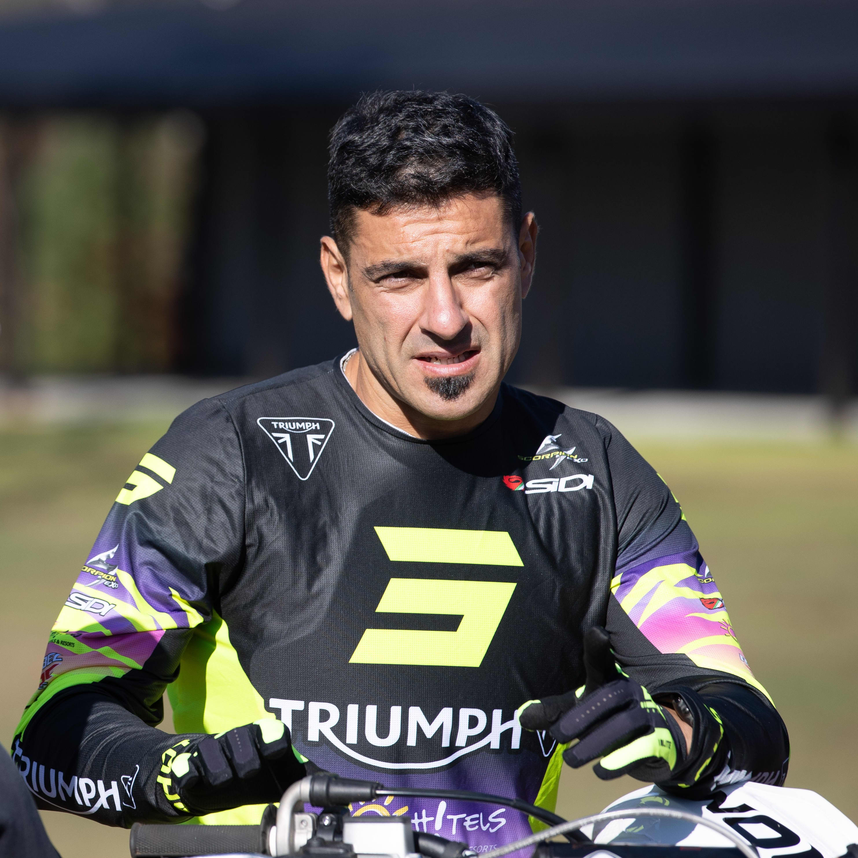 Iván Cervantes aporta toda su experiencia internacional y un profundo conocimiento técnico al RIDE WITH LEGENDS. Todos los asistentes tendrán la oportunidad de conocer a Iván, recibir algunos consejos de pilotaje y aprender más sobre las capacidades de las Triumph de Enduro. 