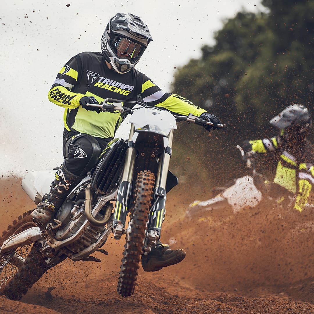 Si tienes experiencia demostrable en enduro o motocross y cuentas con seguro para circuito, próximamente podrás reservar tu prueba de una TF 250 o 450. (Requiere un pago de 20€, importe que te devolveremos si decides comprar una Triumph en cualquier concesionario Triumph Off-Road de España)

 