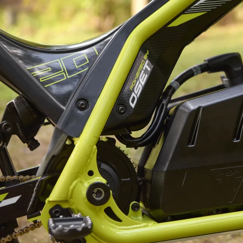 A high-output lithium battery supports the TXP-20’s enhanced power and ride time, while retaining a sealed, removable design with fast-release convenience.