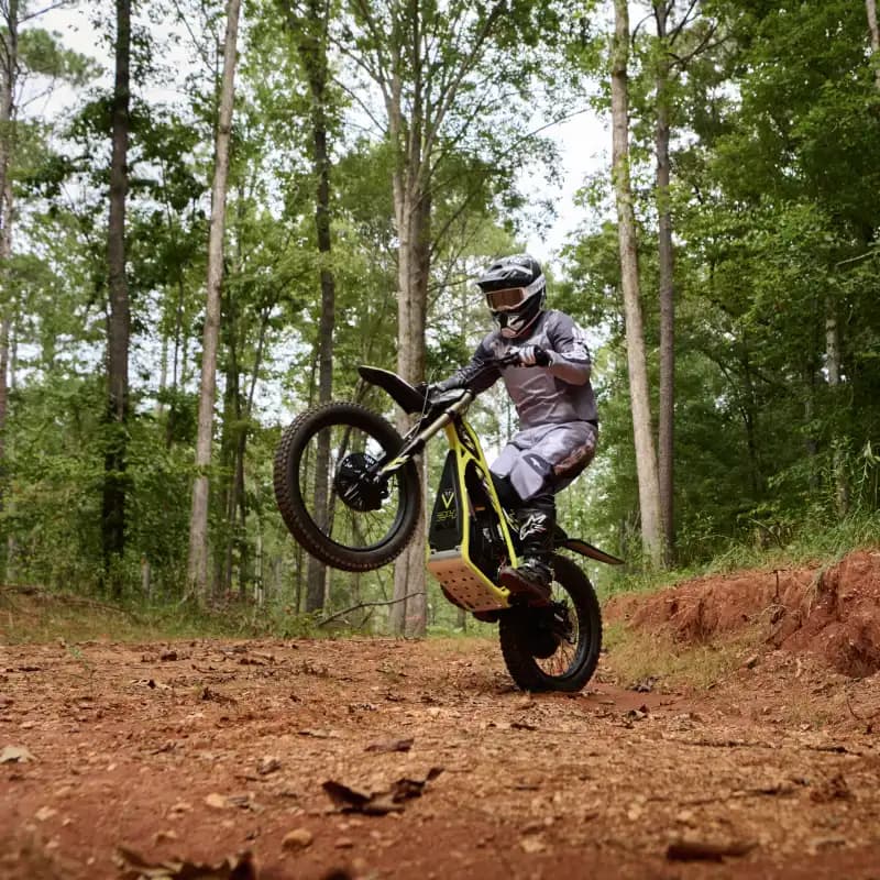 Sized for riders aged 11 and above, the TXP-24 supports confident control and comfort over longer sessions, trails, and mixed terrain.