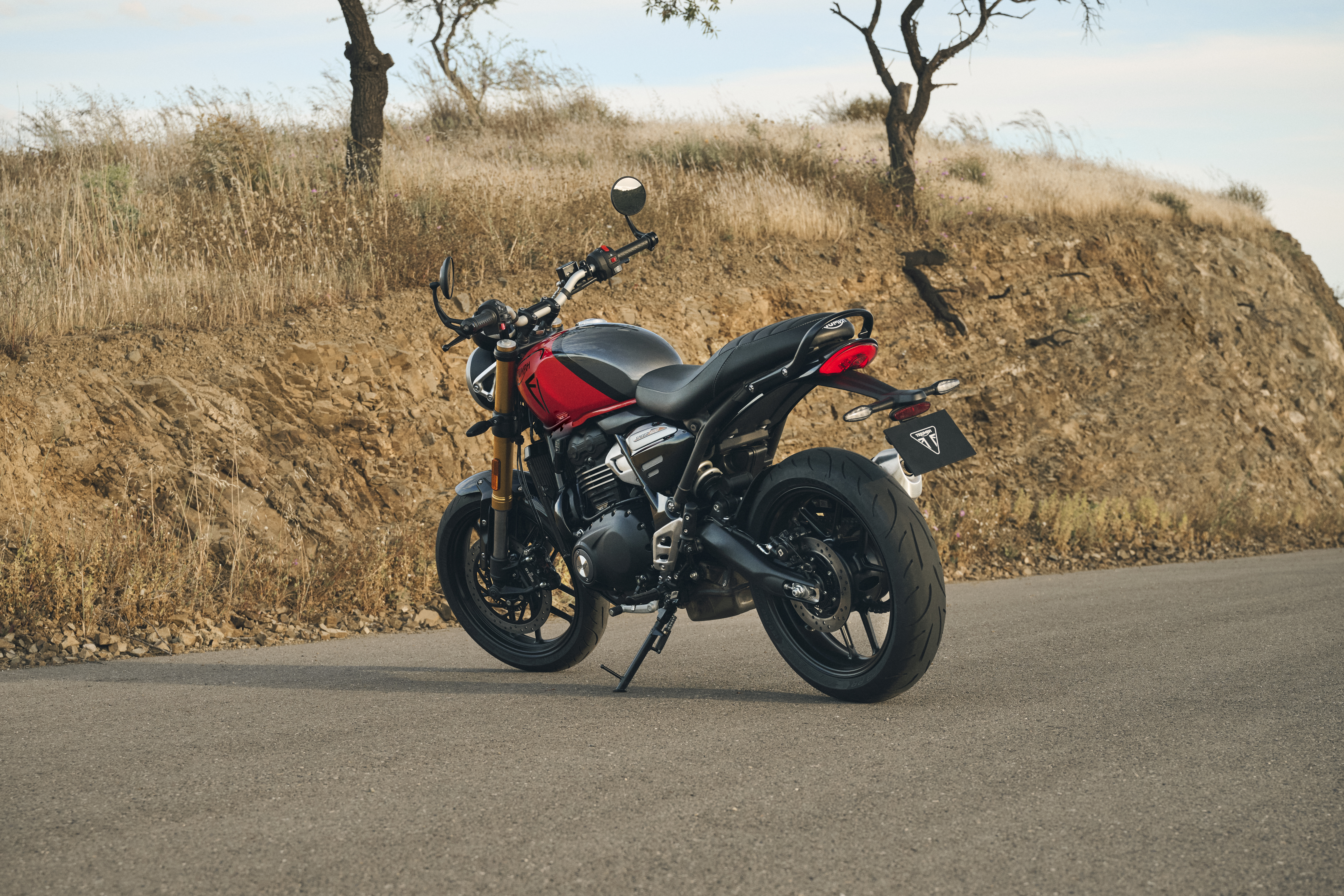 トライアンフモーターサイクル | 2027年モデルの新色が登場